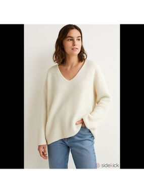 H&M White V-Neck Fuzzy Sweater with Oversized Fit